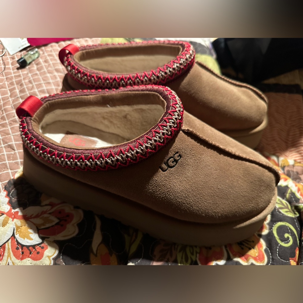 UGG Tasman Platform size 8